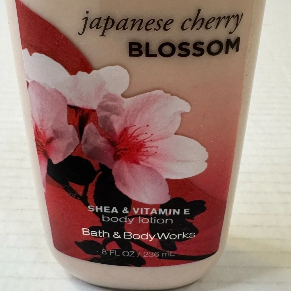 Bath & Body Works Japanese Cherry Blossom Body Lotion 8 oz Full Size New